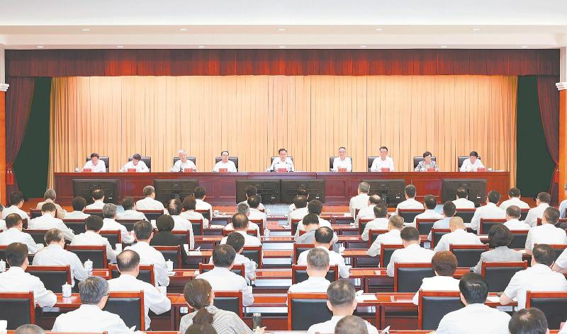 以反面典型为镜鉴深化以案说德以案说纪以案说法以案说责 不断把作风建设引向深入为打造“三地一区”提供坚强保障