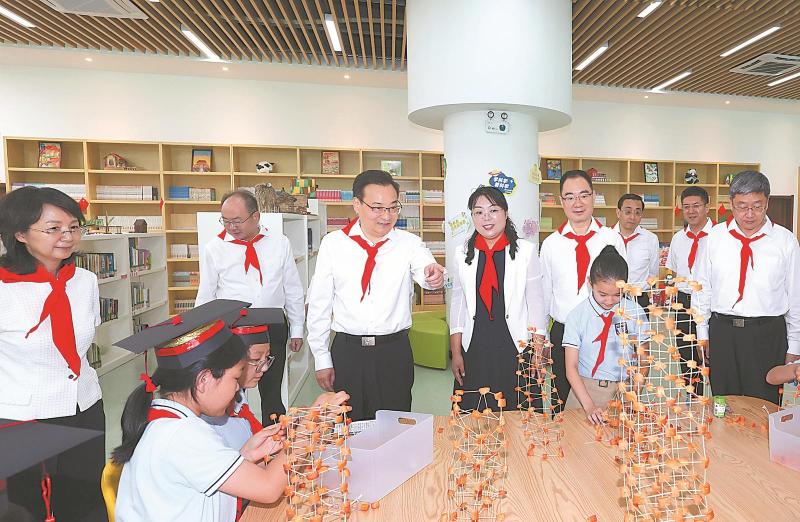 深入学习贯彻习近平总书记关于少年儿童和少先队工作的重要论述 着力培养中国特色社会主义事业合格建设者