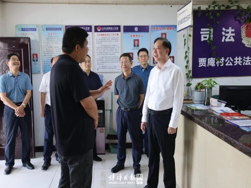 黄晓武在龙子湖区访企入村、调研指导学习教育开展情况