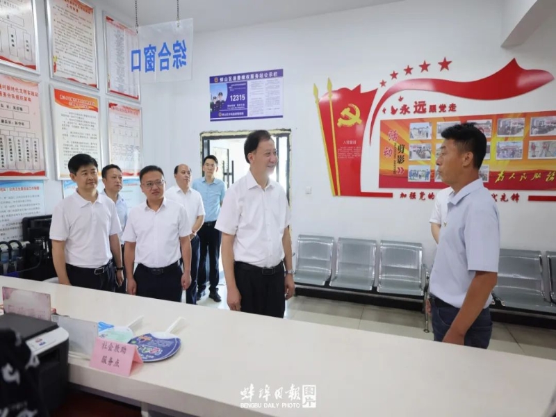 黄晓武在蚌山区调研指导学习教育开展情况